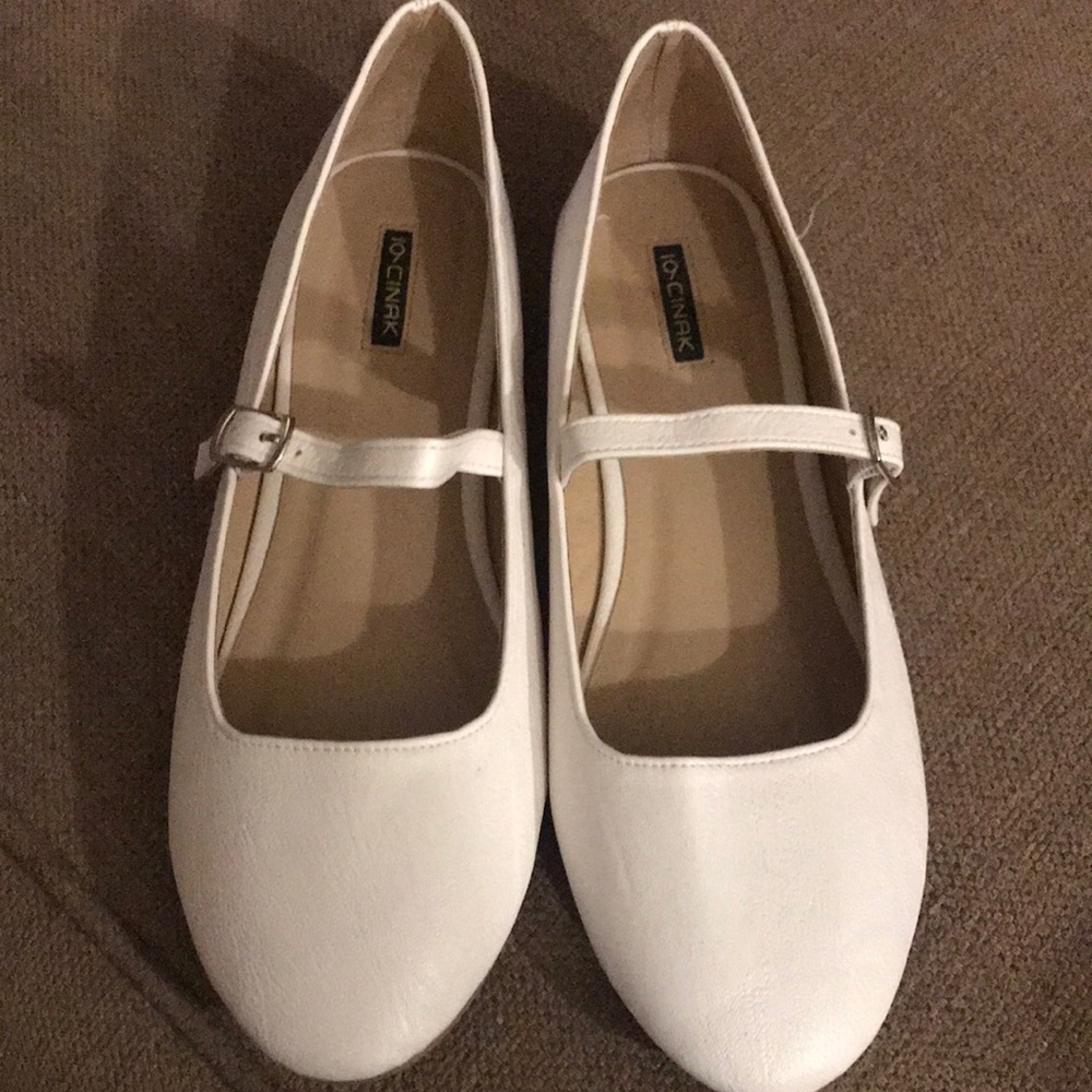 White ballet flats size 6
